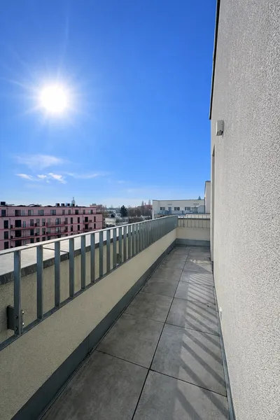 Kleine, süße 3-Zimmerwohnung im Dachgeschoss * Terrasse * Einbauküche * Ruhige Lage in Spandau — photo 1